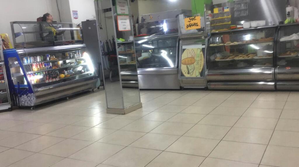 Vendo Panaderia Restaurante Asadero de Pollo con Más 5 Ańos de Antiguedad