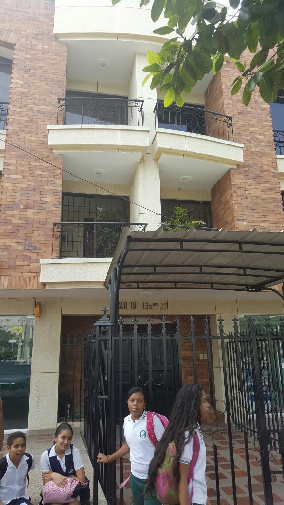 Edificio para La Venta Avenida Simon Bolivar Frente Al Colegio Casd