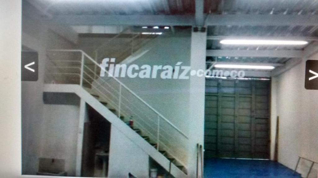 excelente bodega barrios unidos