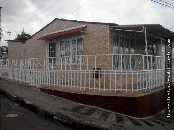 CASA EN BARRIO LOS ANDES ESQUINERA