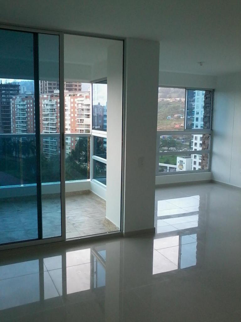 Apto frente al C.C. Cacique, Estrene, 127 metos, $598 mill