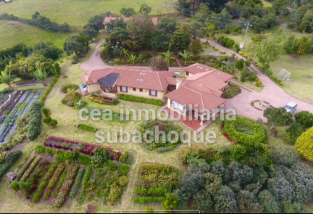 Venta y permuta de finca en