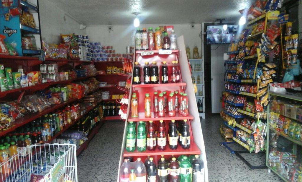 Supermercado en Roma Kennedy