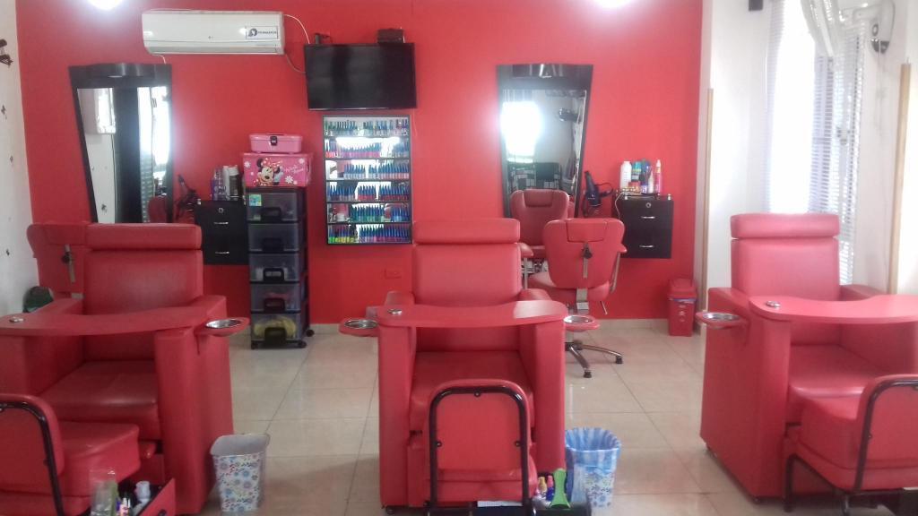 Vende excelente Salon de Belleza. Buen Precio