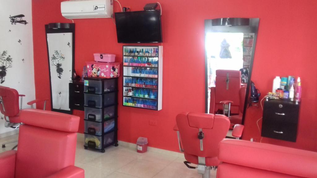 Vende excelente Salon de Belleza. Buen Precio