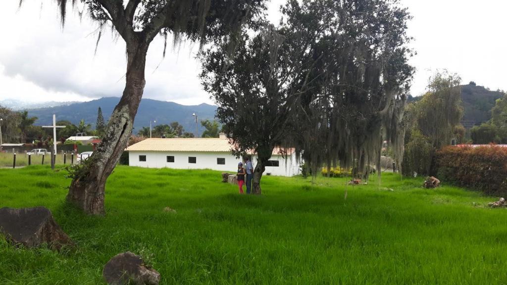 Hermosa Casa Local campestre con lote