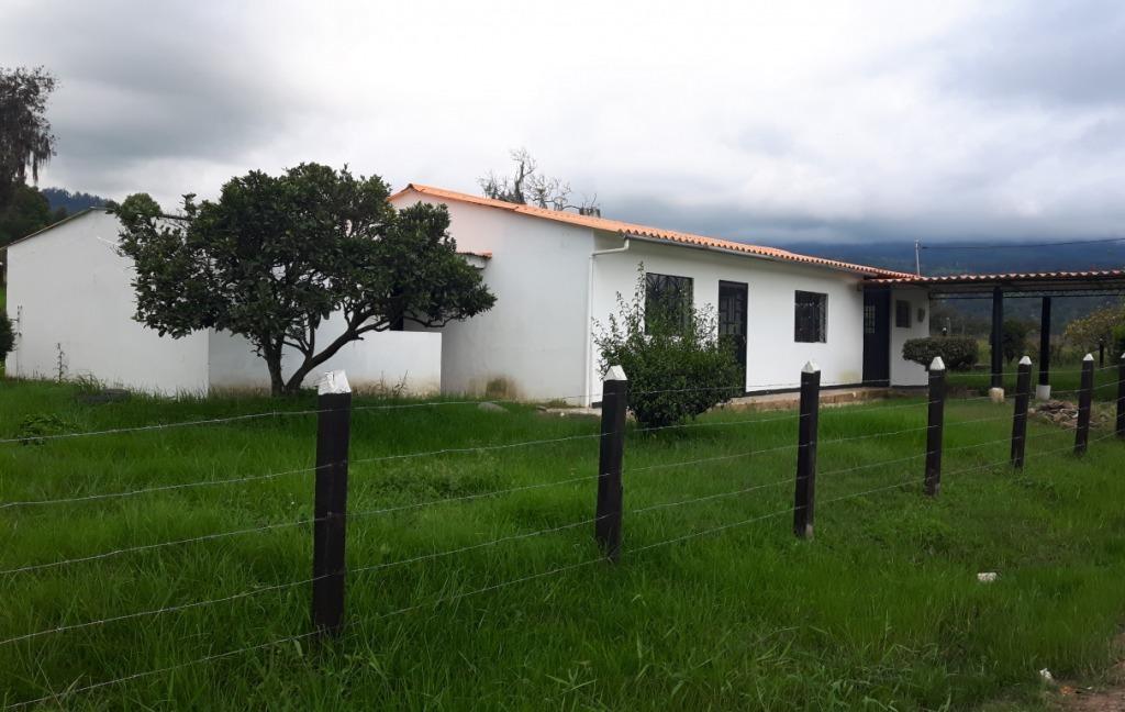 Hermosa Casa Local campestre con lote