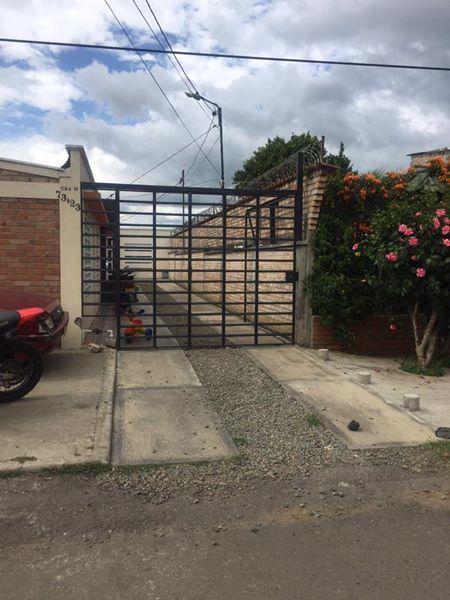 Vendo hermosa casa en especie de conjunto, prácticamente nueva