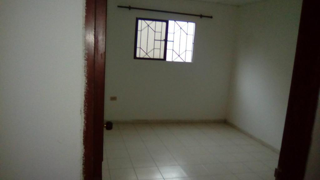 SE ARRIENDA HABITACION AMPLIA PARA DAMA