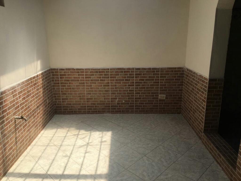 Vendo 1er Piso con Solar Niquia