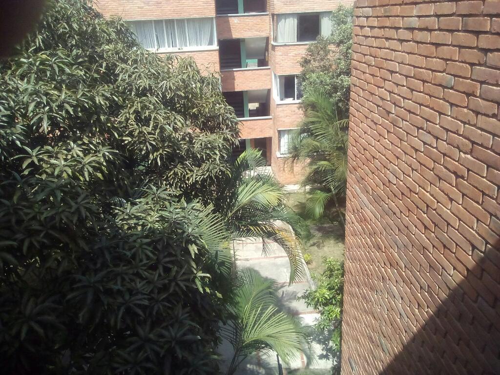 Apartamento, Cuarto Piso, Amplio Conucos, Economico. Ventilandoi Y Claro