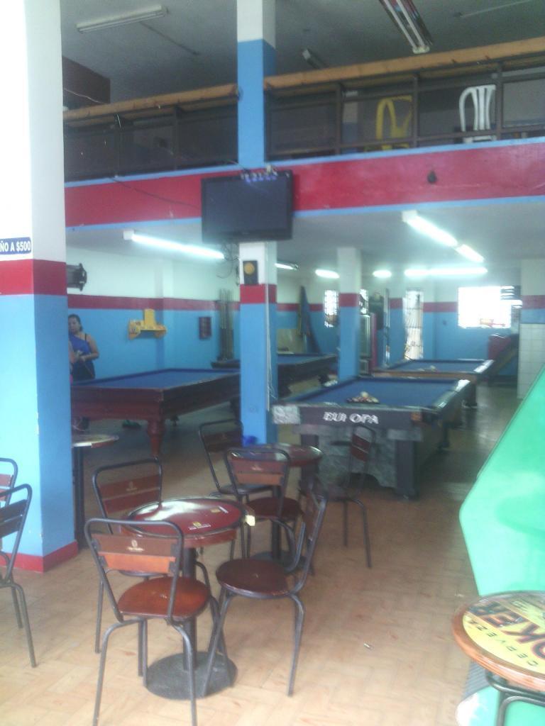 VENDO BILLARBAR con reservado permiso hasta las 4AM