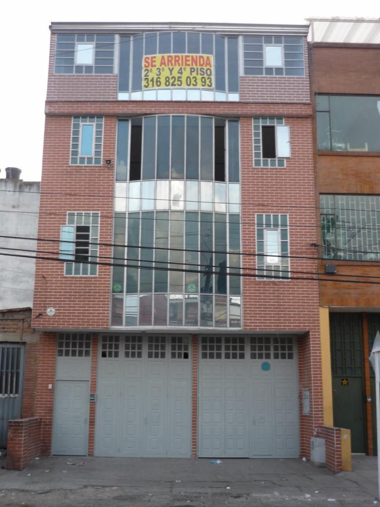 EXCELENTE BODEGA INDUSTRIAL Y COMERCIAL CARVAJAL, CERCA A NOTARIA 3