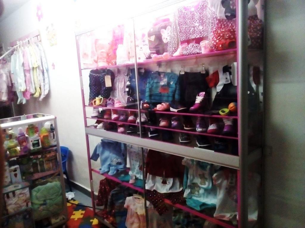 se vende linda pañalera ubicada en calle comercial