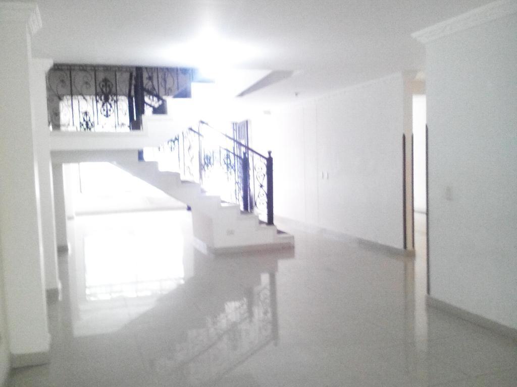 ARRIENDO CASA COMERCIAL EN CABECERA EXCELENTE UBICACIÓN OPORTUNIDAD