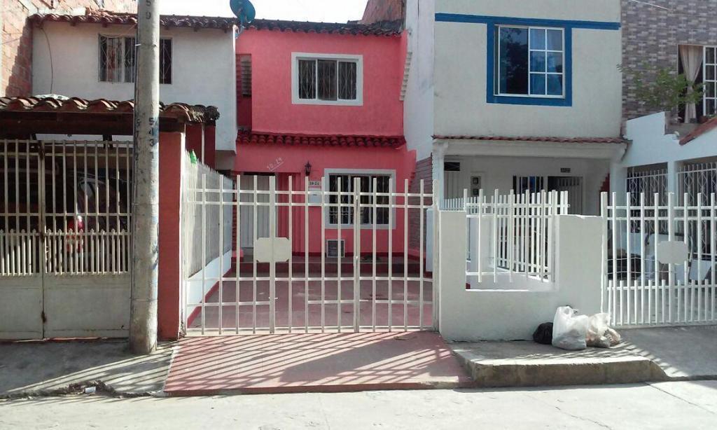 VENTA DE BONITA CASA ARENALES PRIMERA ETAPA COMUNÍQUESE YA 3187777657 CÓDIGO 083