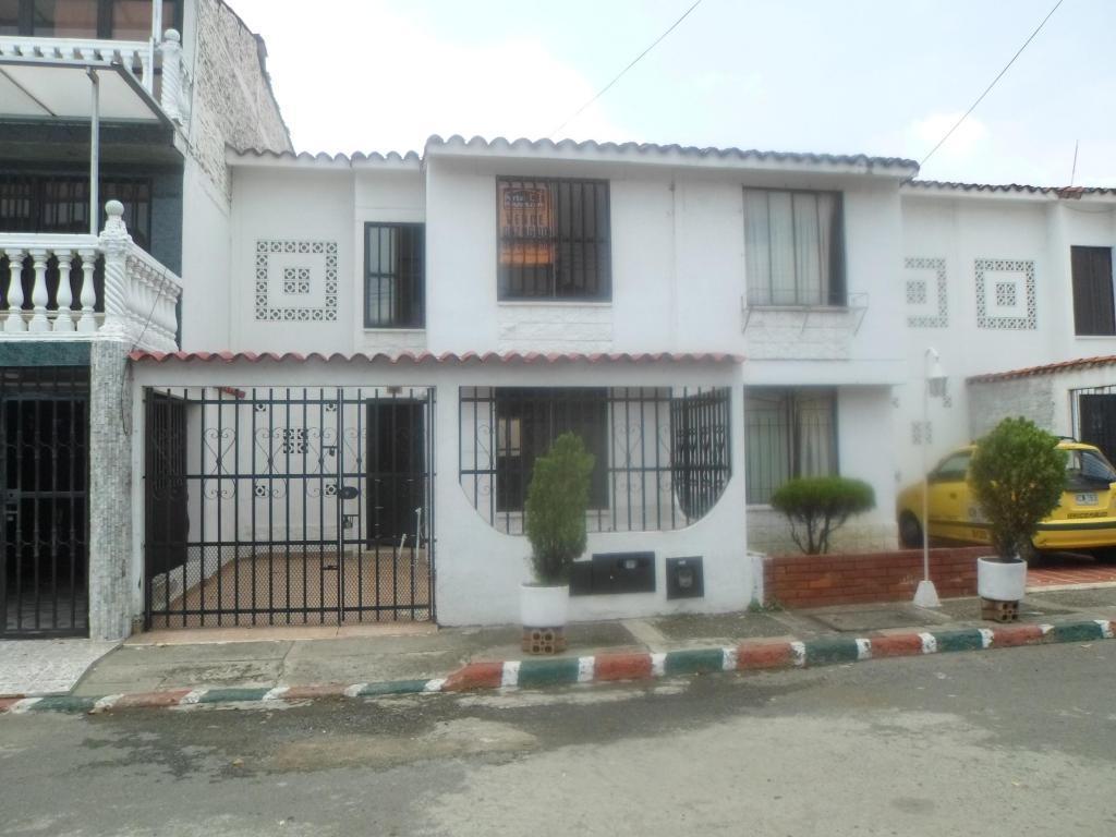 Vendo amplia casa, barrio San Bartolome
