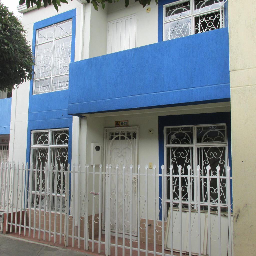 ARRIENDO HERMOSSA CASA BALCONES DE GALICIA