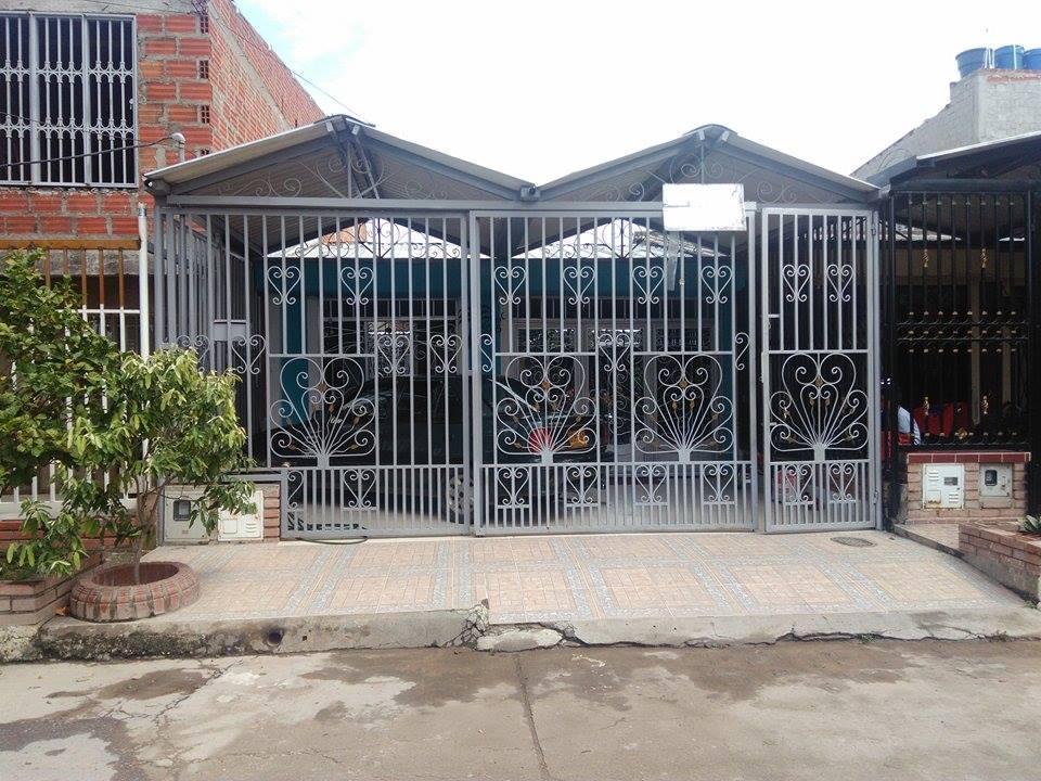 SE VENDE O PERMUTA CASA EN CANAIMA