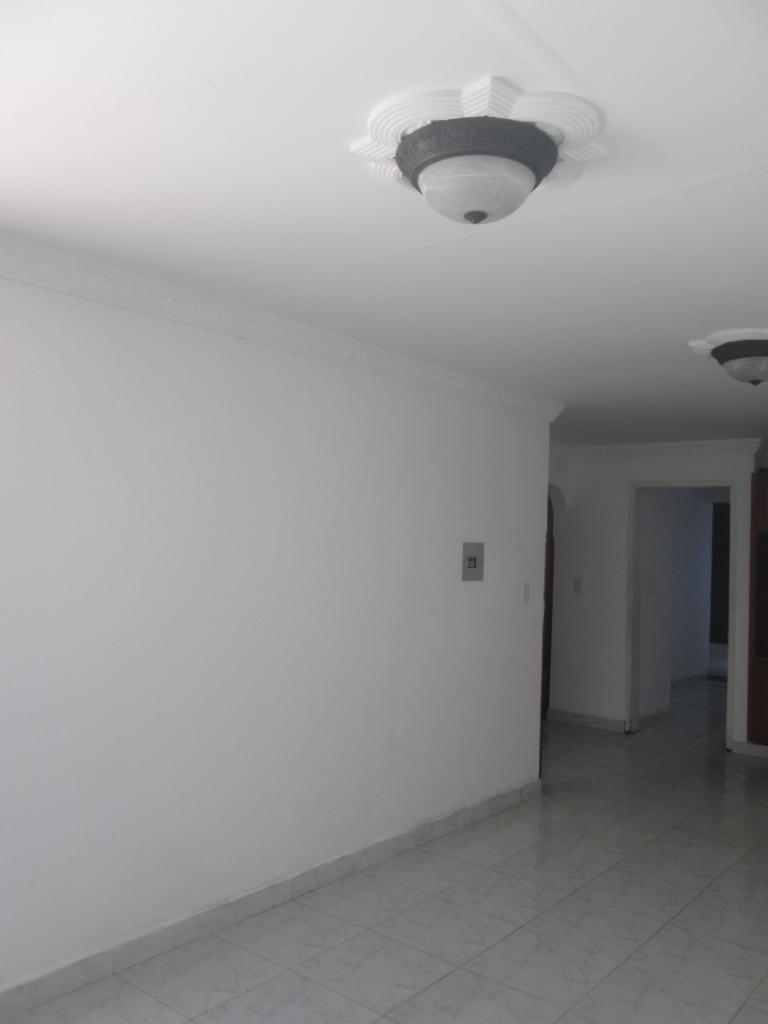 ARRIENDO AMPLIA CASA DIAMANTE