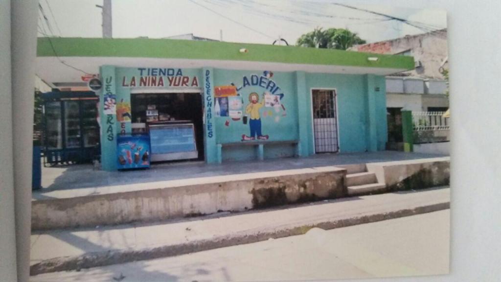 LOCAL COMERCIAL EN CANAPOTE ESQUINERO