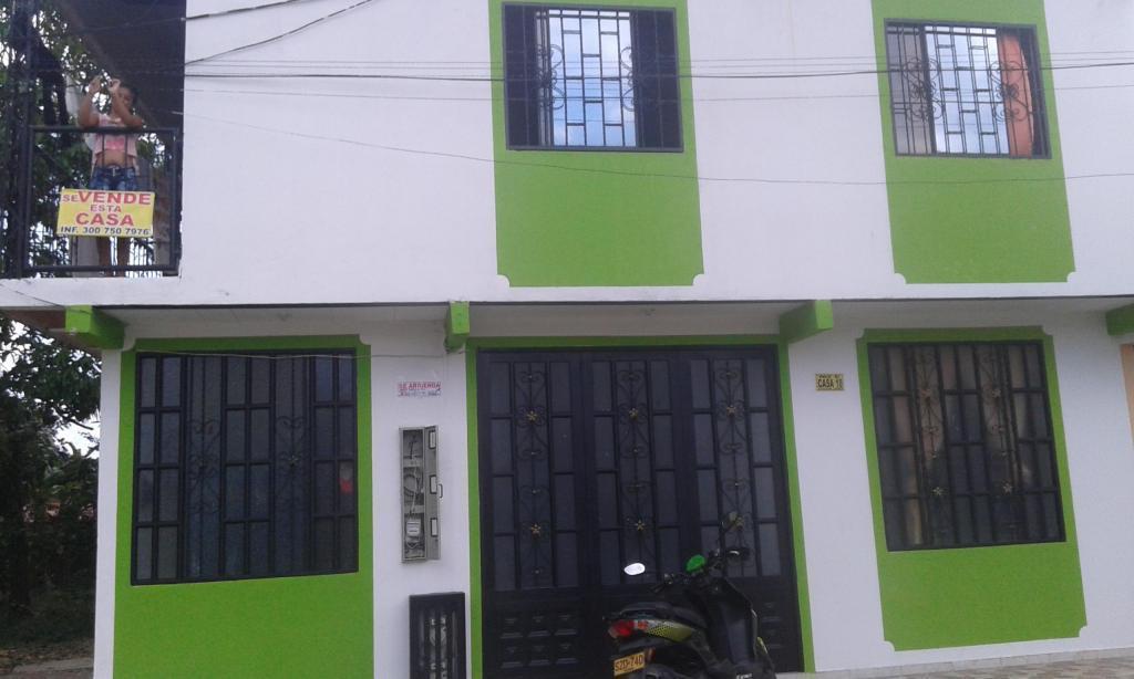 venta de casa de dos pisos en porfia barrio villa del carmen 140'000.000
