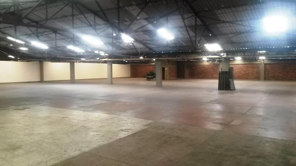 VENDO LOTE con construcción en MONTEVIDEO 15.300 M2