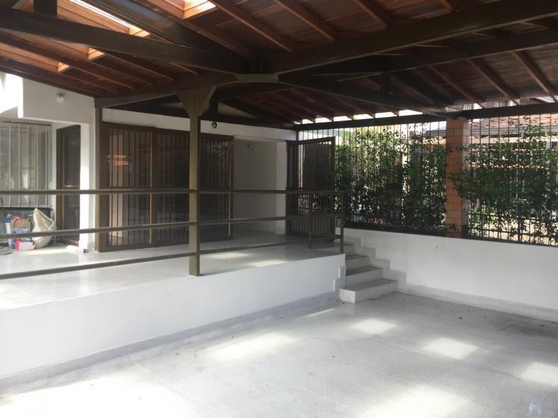 Cod. ABCIT2457 Local En Arriendo En Medellin Aguacatala