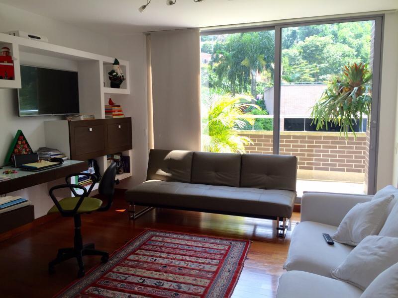 Cod. VBAYH1433 Apartamento En Venta En Medellin El Poblado La Calera