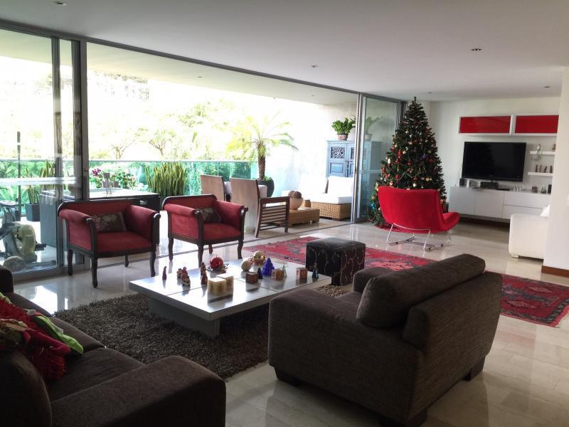 Cod. VBAYH1433 Apartamento En Venta En Medellin El Poblado La Calera