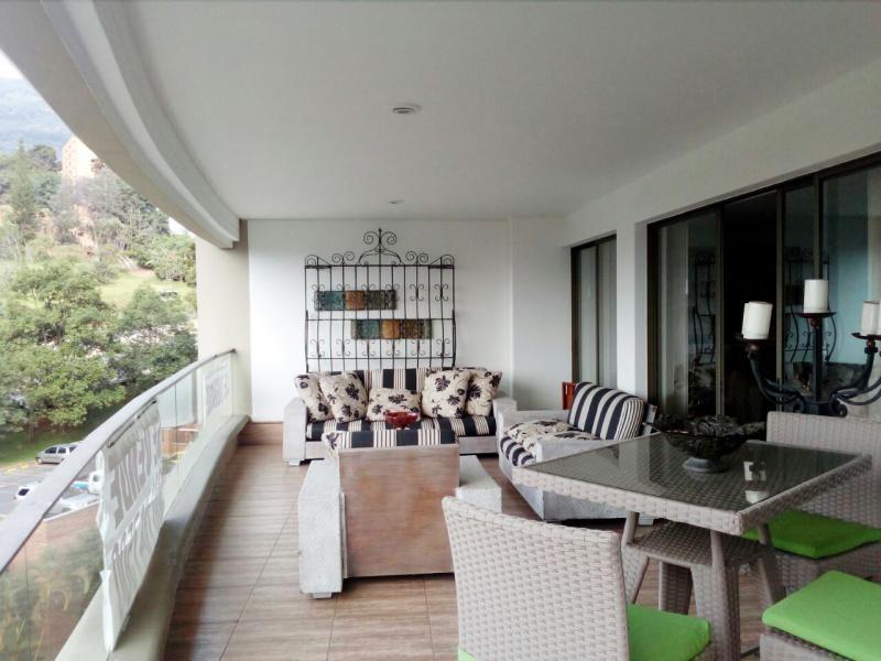 Cod. VBAYH1950 Apartamento En Venta En Medellin Los Balsos Loma Saint Michel