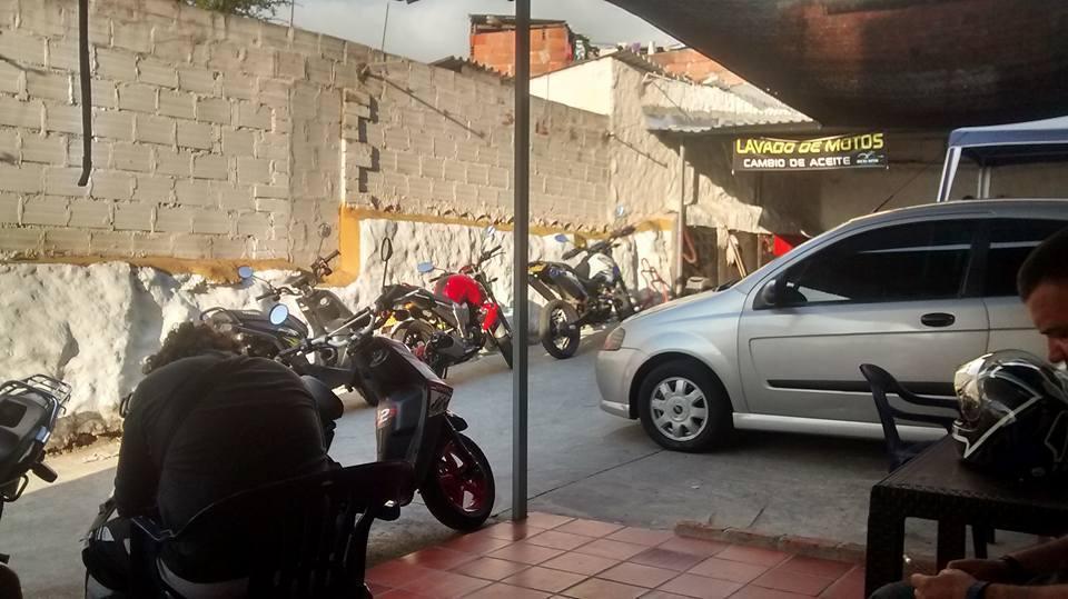 VENDO LAVADERO DE MOTOS!Acreditado!Excelente Ubicacion en todo el Comercio Motero!