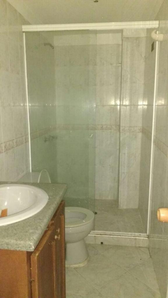 COD 0353. APARTAMENTO GRANDE EN BARRIO OBRERO,