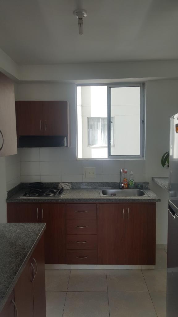 SE ARRIENDA APARTAMENTO EN LA SANTOTOMAS, EXCELENTE ZONA SOCIAL, PARQUEADERO