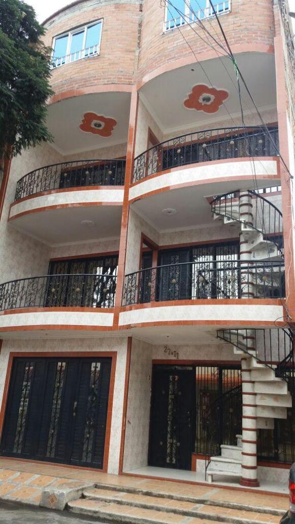 VENDO EDIFICIO DE 8 APARTAMENTOS 4 ESQUINAS