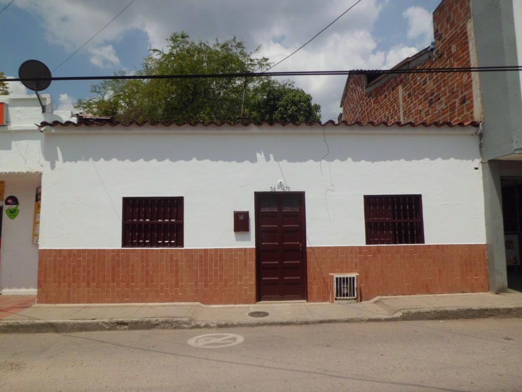 hermosa casa en barrio llanitos en giron