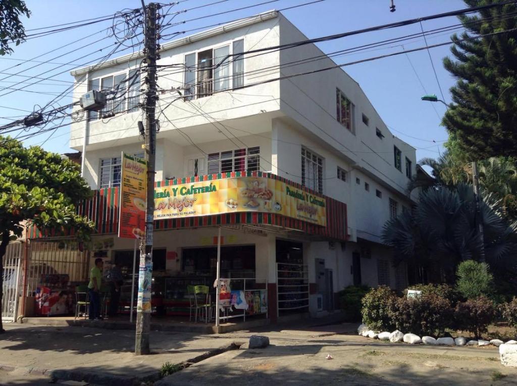 EDIFICIO ESQUINERO EN EL GUABAL