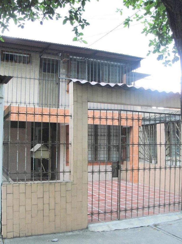 Se vende casa en , zona norte, B/ La Rivera, 2 pisos, garaje para 2 carros