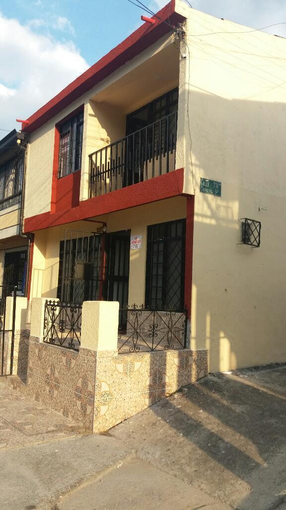 Arriendo Casa en El Barrio Topacio