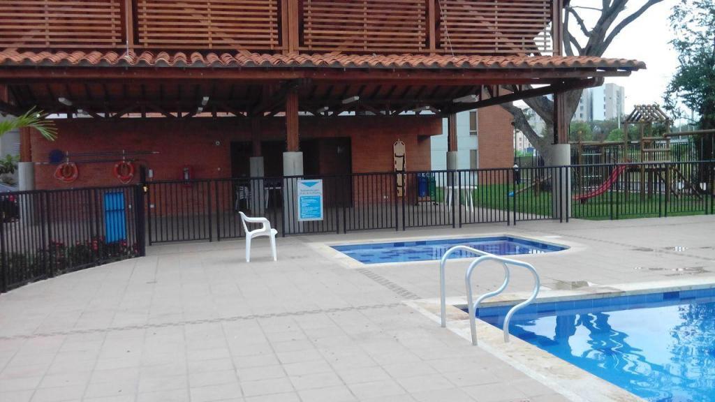apartamento en valle del lili con asensor COD018017