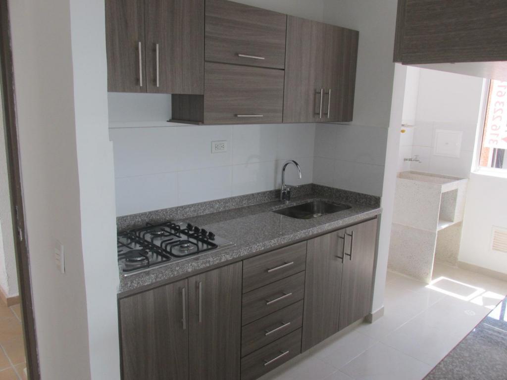 SE ARRIENDA APARTAMENTO EN LOS CEDROS PISO 12 !