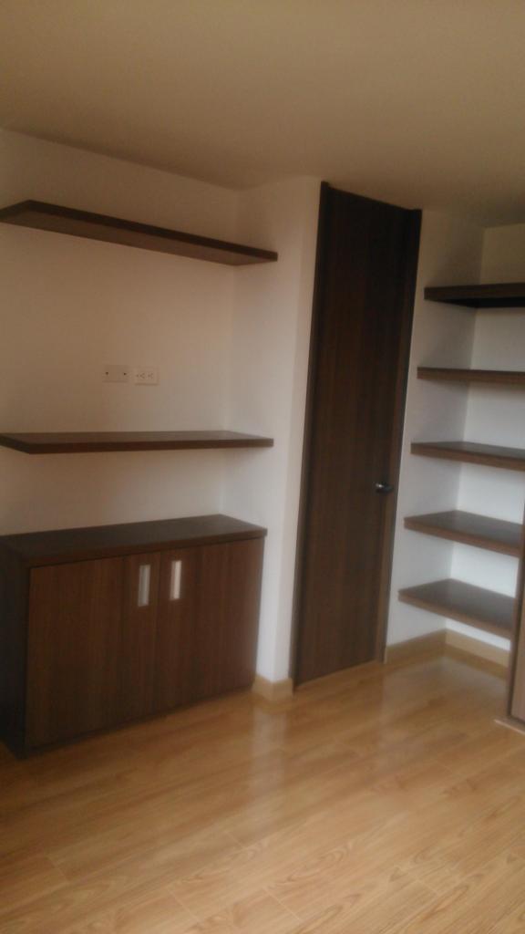 ARRIENDO APTO PARAMILO CON ASCENSOR Y PARQUEADERO 5° PISO