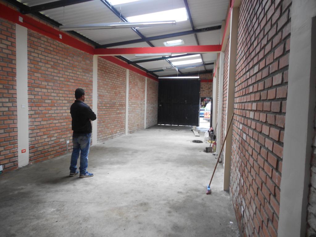 ARRIENDO BODEGA o LOCAL UBICADO EN ZONA COMERCIAL