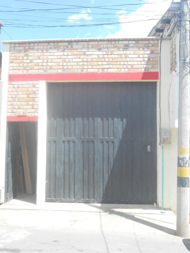 ARRIENDO BODEGA o LOCAL UBICADO EN ZONA COMERCIAL