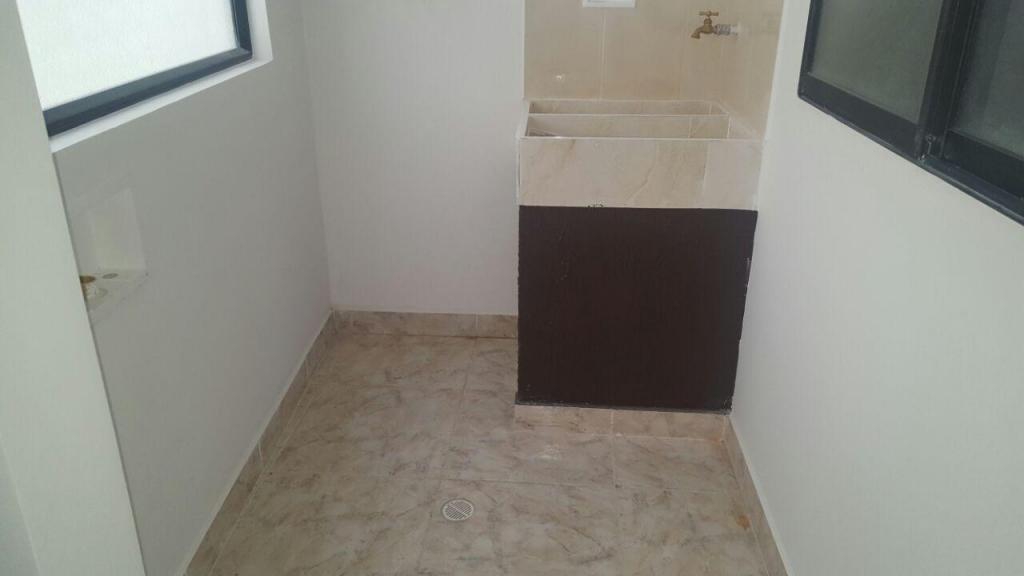 se arrienda apartamento 3 piso en , Sector El Carmelo Cod. UM120