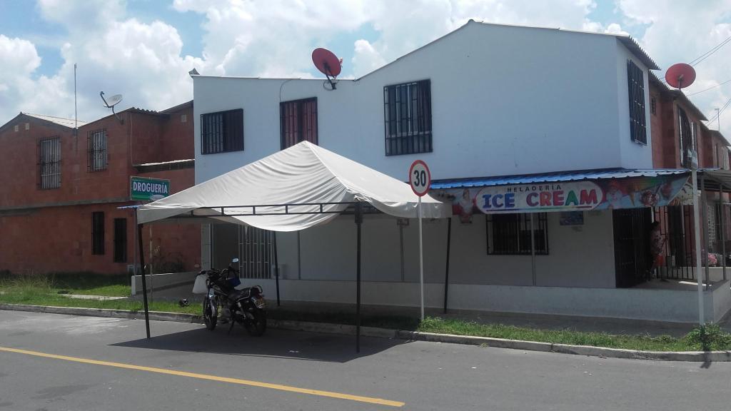 VENTA DE CASA ESQUINERA CON LOCALES