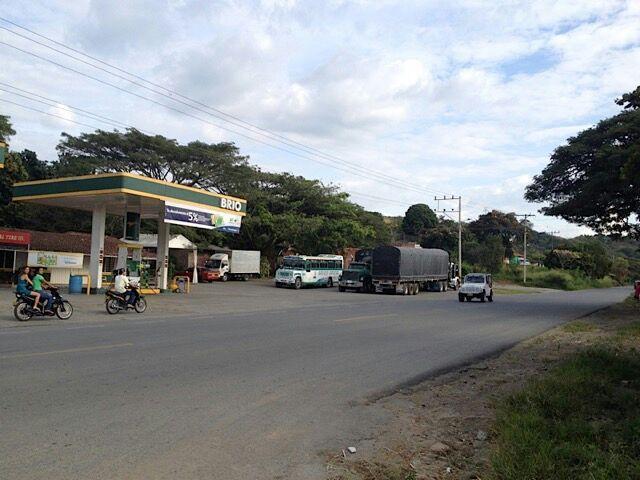 Baratisima estación de servicio, lavadero, parqueadero, locales, casa campestre