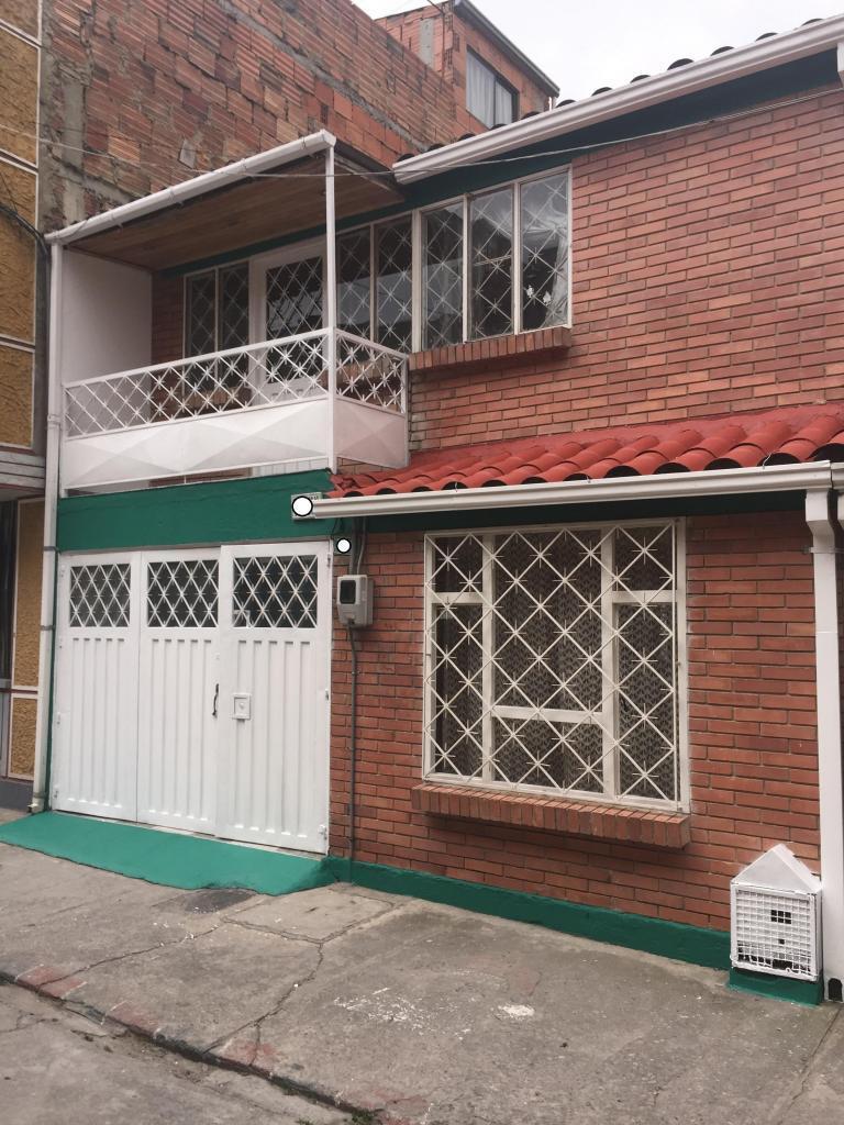 SE VENDE HERMOSA CASA BOSA CARLOS ALBAN