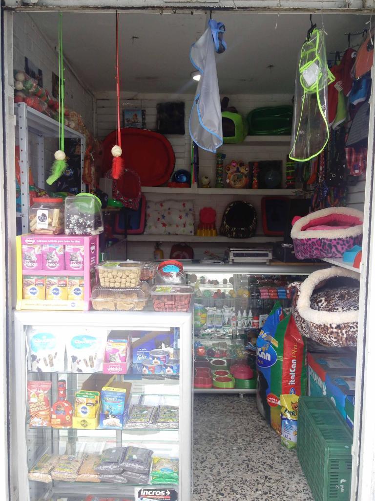 se vende tienda para mascotas en kennedy