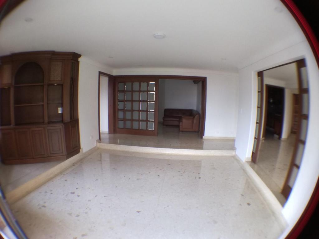 Arriendo Apartamento en Cabecera frente al parque los Sarrapios